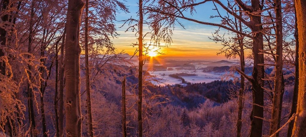 Sonnenuntergang im Schnne